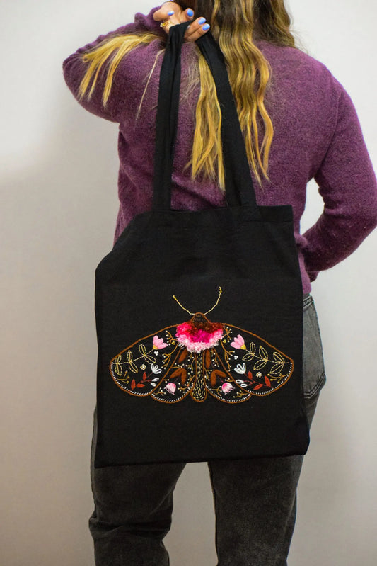 Sacoșă brodată manual "Spring moth"